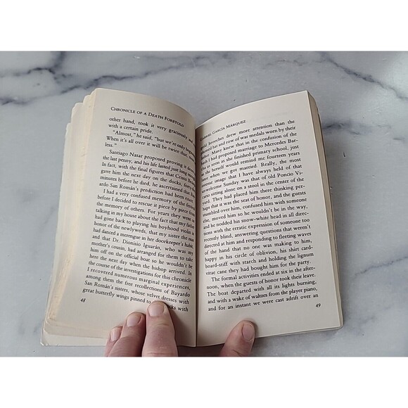Chronicles Of A Death Foretold By Gabriel García Marquez Paperback - Picture 7 of 10